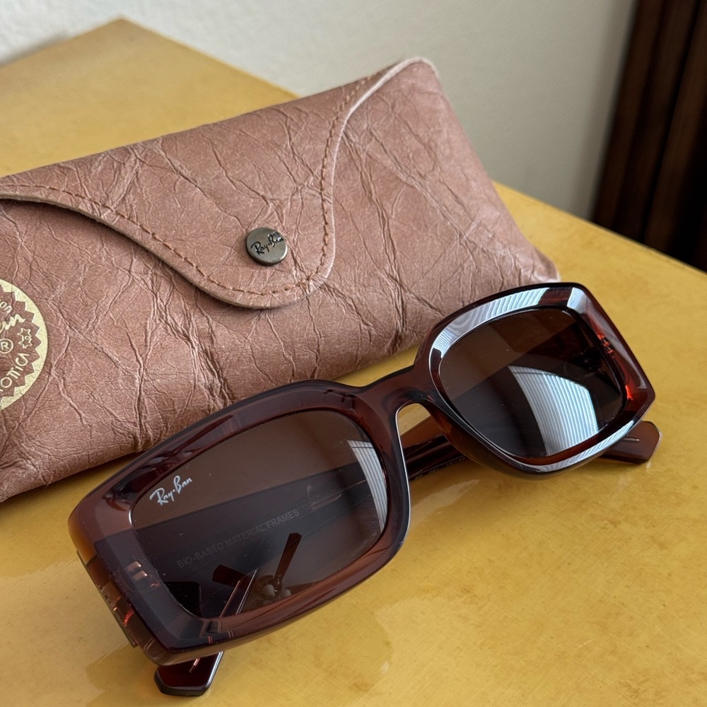 Ray-Ban Brown Sunglasses Timeless Design